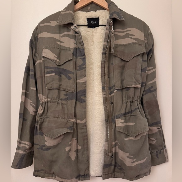 Women's Camouflage Jacket - Picture 1 of 5